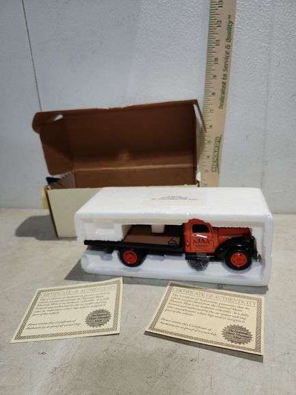 1941 Chevy Flatbed Tow Truck 1:32 Scale Has Certificate Of Authenticity The National Motor Museum Mi