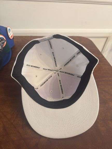 Cleveland Cavaliers SnapBack Size 7 1/2 White