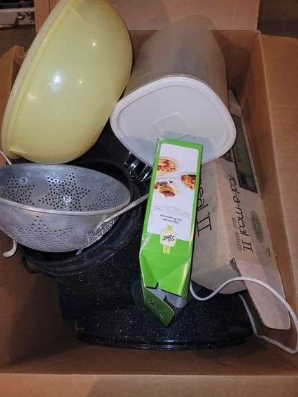 Large box of Rosters pans