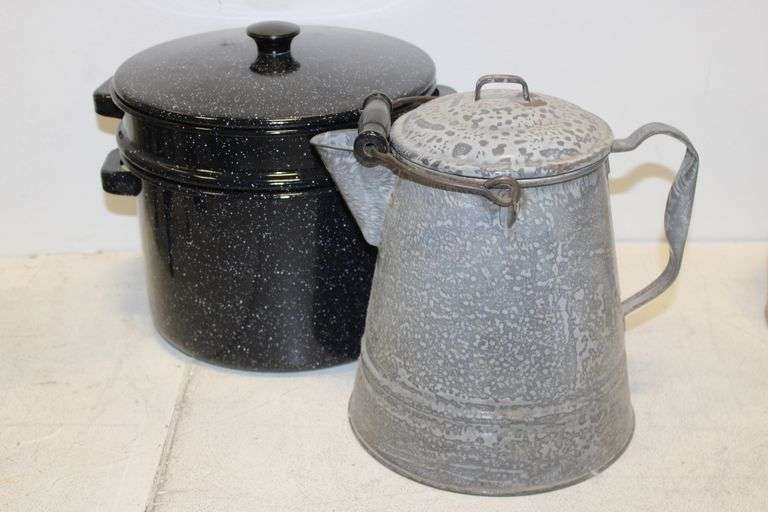 Graniteware Pot & Enameled Kettle
