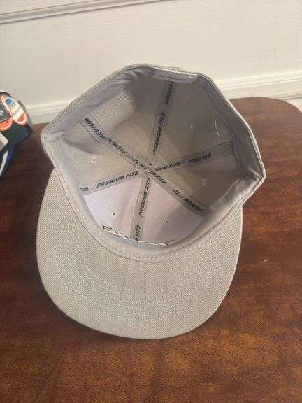 Cleveland Cavaliers SnapBack Size 7 1/8 Grey