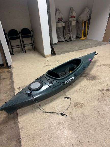 11ft Islander Green Kayak with paddles
