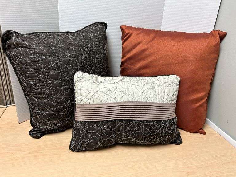 Decorative Throw Pillows – Set of 3