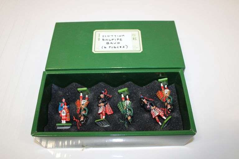 Scottish Bagpipe Band Figures