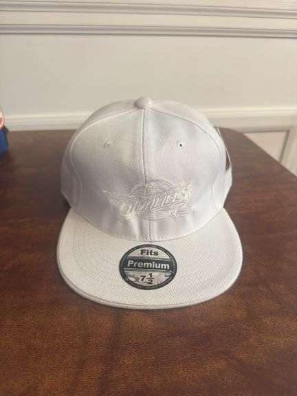 Cleveland Cavaliers SnapBack Size 7 1/2 White