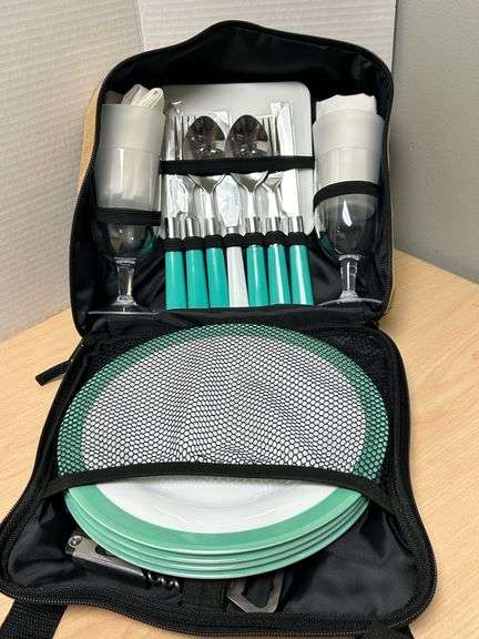 F&M Picnic Set in Carry Case – Service for 4