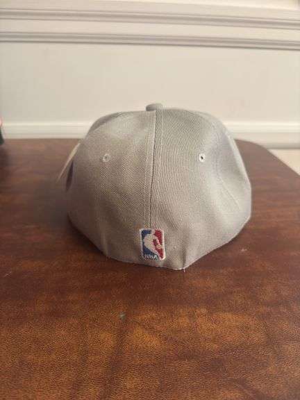 Cleveland Cavaliers SnapBack Size 7 1/8 Grey