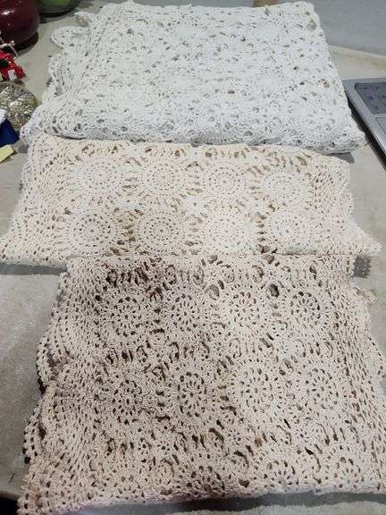 Tablecloth & 2 Table Runners