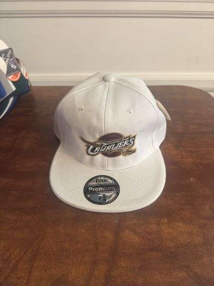 Cleveland Cavaliers SnapBack Size 7 5/8 White