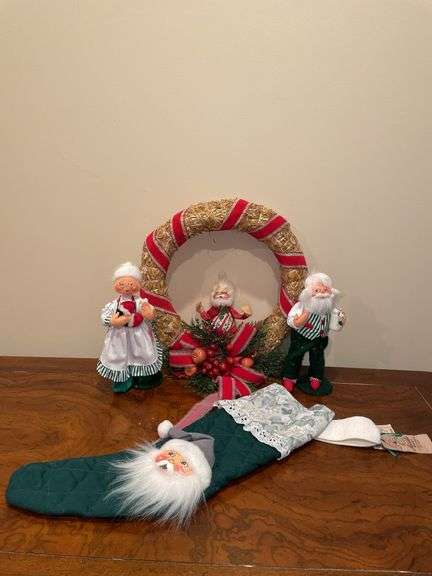 Annalee Mr. & Mrs. Claus Wreath