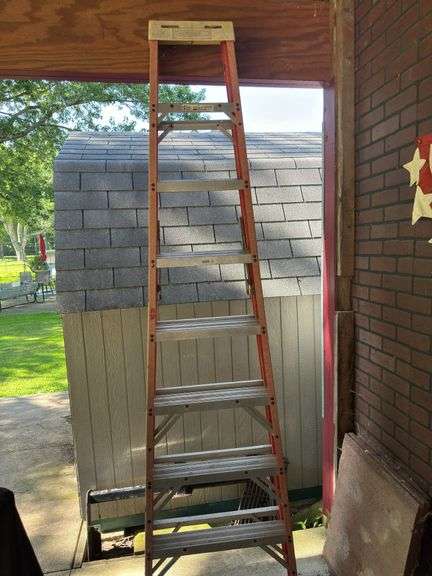 8’ Fiberglass Ladder
