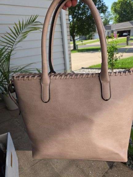 Adorable light pink purse
