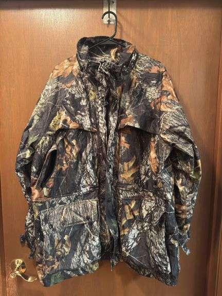 Coleman Size XL Camo Jacket LIKE NEW