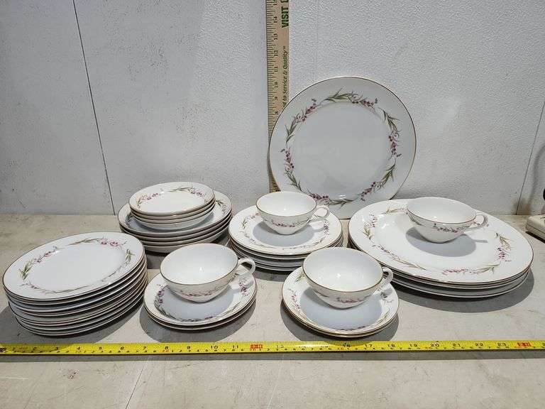 Prestige Fine China Japan Dishes 4 Complete Place Settings With 4 Extra Bread Plates 32 Total Pieces
