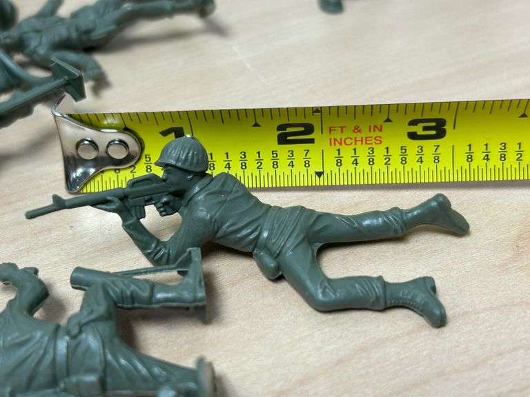 Large Lot of Vintage Green Plastic Army Men Soldiers
