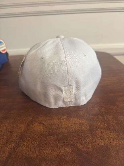 Cleveland Cavaliers SnapBack Size 7 1/2 White