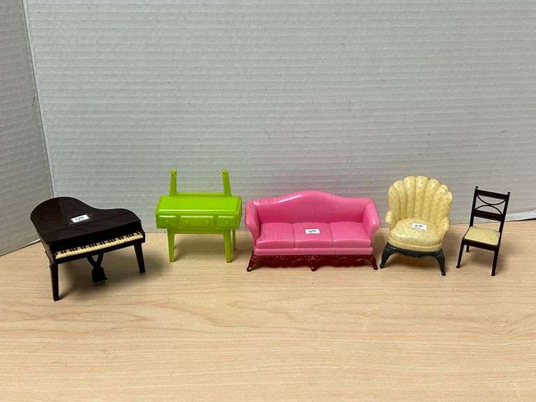 Vintage Renwal Dollhouse Furniture – 5 Pieces – Made in USA
