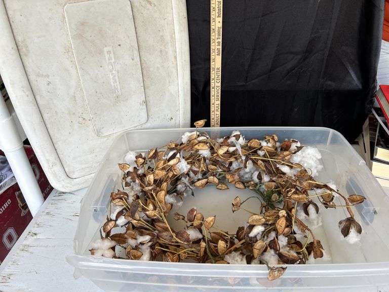 Tote W/Lid & Cotton Decor Tote Has Damage