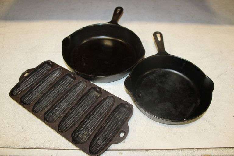 Cast Iron Skillets & Cornbread Pan