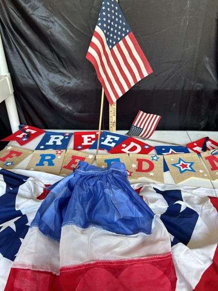 Patriotic Banners & Flags