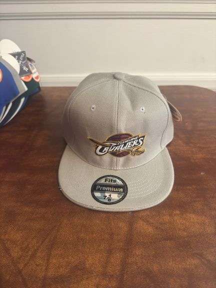 Cleveland Cavaliers SnapBack Size 7 1/8 Grey