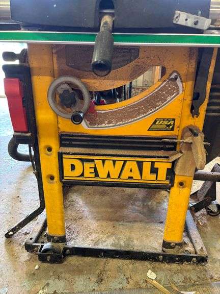 DeWalt Table Saw with Extension Table and Dust Collection System
