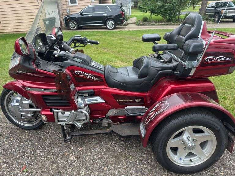Honda Goldwing 3-Wheel, w/ matching trailer. Starts, runs good but needs work. Must be trailered!