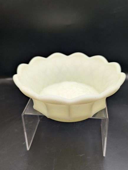 Vintage Uranium Custard Satin Bowl/Nappy Grape by Fenton