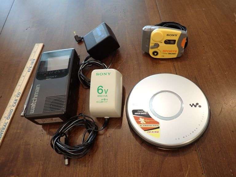 Vintage Sony Electronics Watchman, CD Walkman & Radio Walkman & Cords