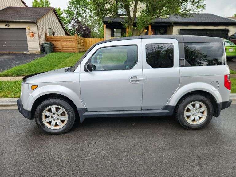 2006 Honda Element - The Ultimate Camping Truck - AWD - Clean Title - Ready to drive Home!