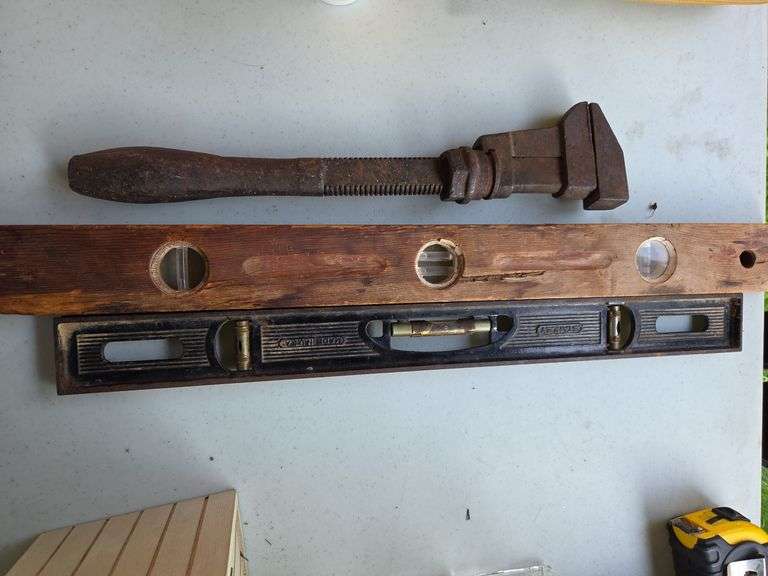 Levelers and pipe wrench