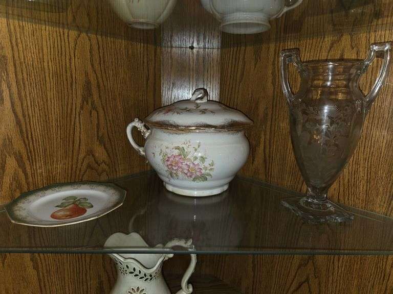Vase, plate, bowl with lid