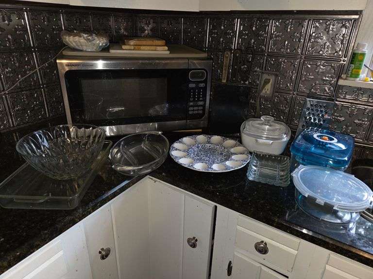 Variety of kitchen items