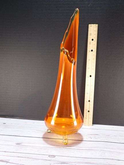 3-Toed Swung Amberina Orange Hand Blown Art Glass Vase. Smith or Fayette GLOWS UNDER BLACKLIGHT
