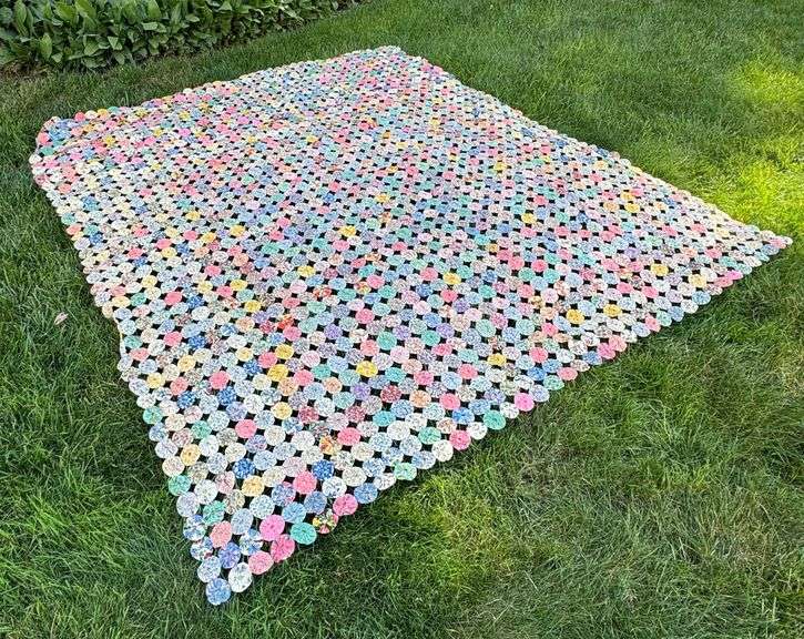 Beautiful Vintage Yo-Yo Quilt