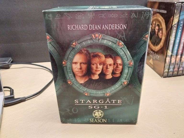 Stargate SG-1 – Season 3 DVD Box Set (5-Volume Set)