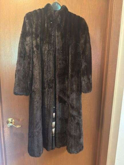 Peter Monett Blackglama Worlds Finest Dark Ranch Mink Long 47”