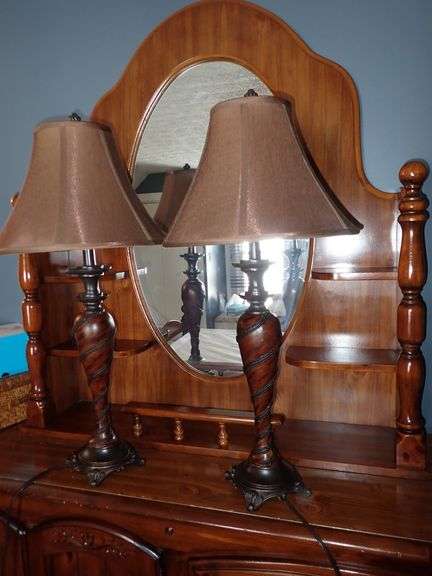 TWO Matching Table Lamps w/clean shades