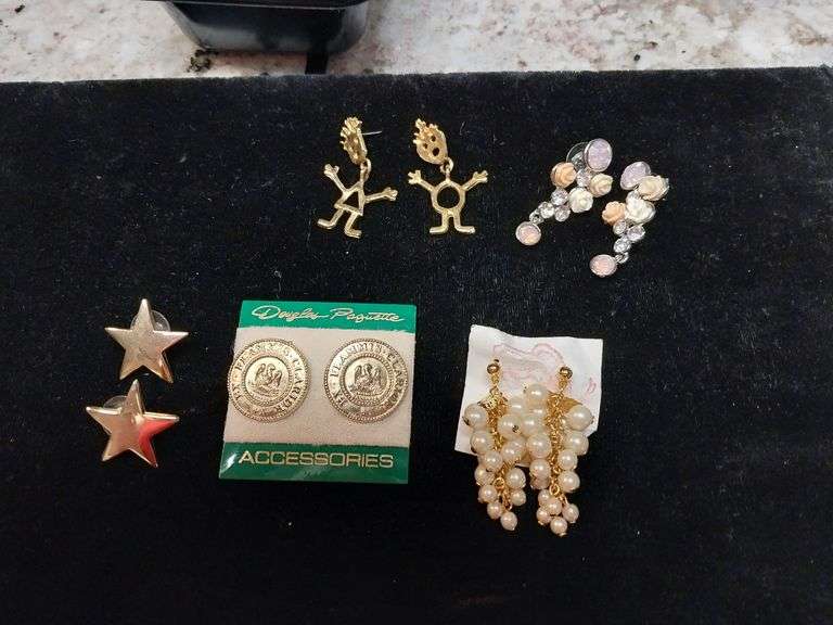 Five Pairs of Pierced Earrings – Variety Styles