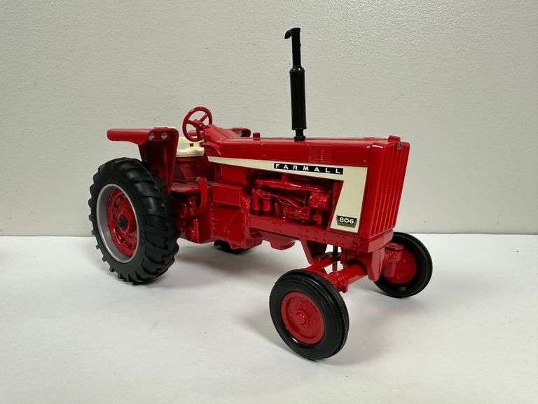 Ertl Farmall 806 Diesel Toy Tractor