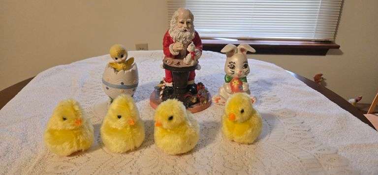 Holiday Decor/ figurines