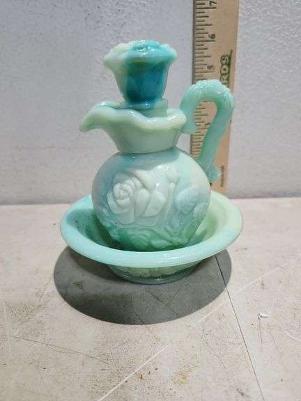 1978 Avon Victorian Rose Pitcher & Wash Basin Decanotor