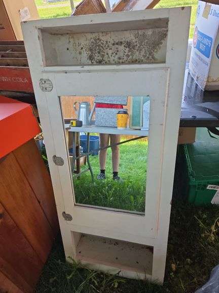 White medicine cabinet