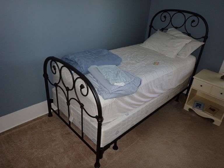 Clean SERTA Twin Cowell Pillowtop w/Raymour & Flanigan Contemporary Metal Twin XL Bedframe