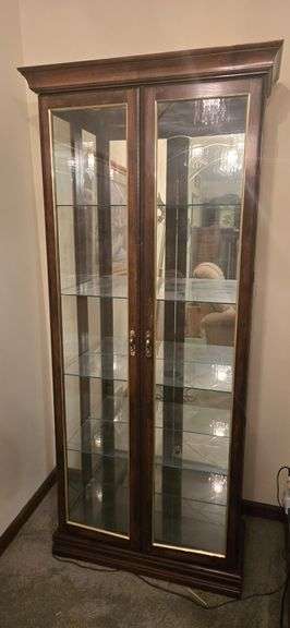 Lighted 5 shelf cabinet