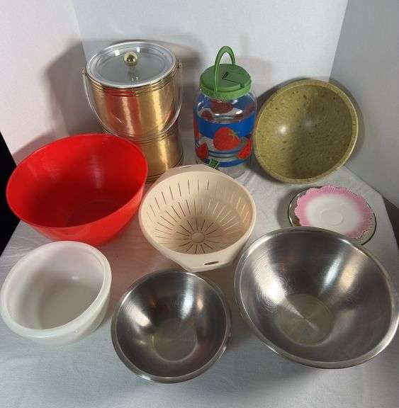 Bowls, Ice Bucket and Pitcher