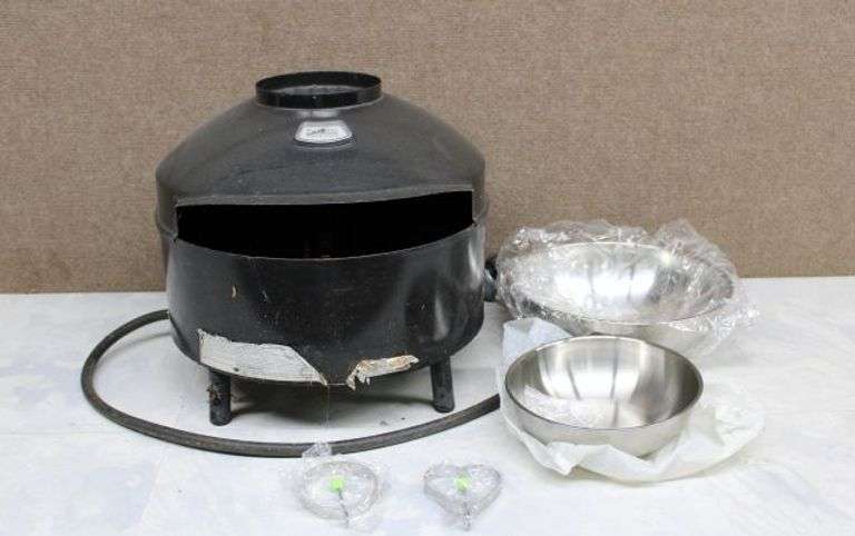 PizzaQue Outdoor Tabletop Pizza Oven with Accessories