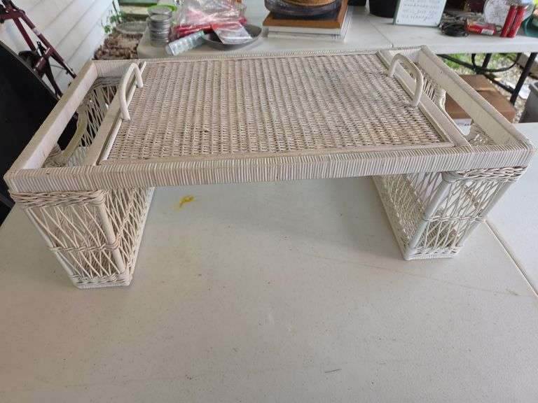 White wicker dinner tray