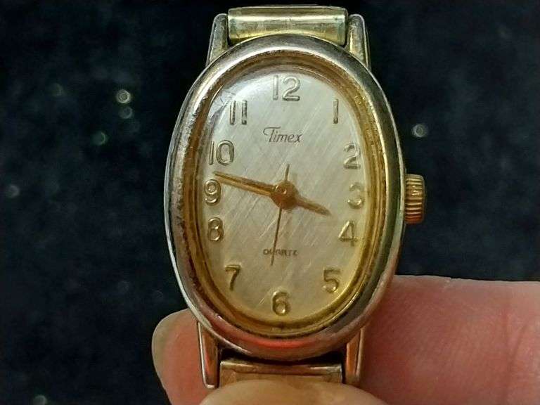 Vintage Timex Women's Quartz Watch – Oval Face, Stretch Band