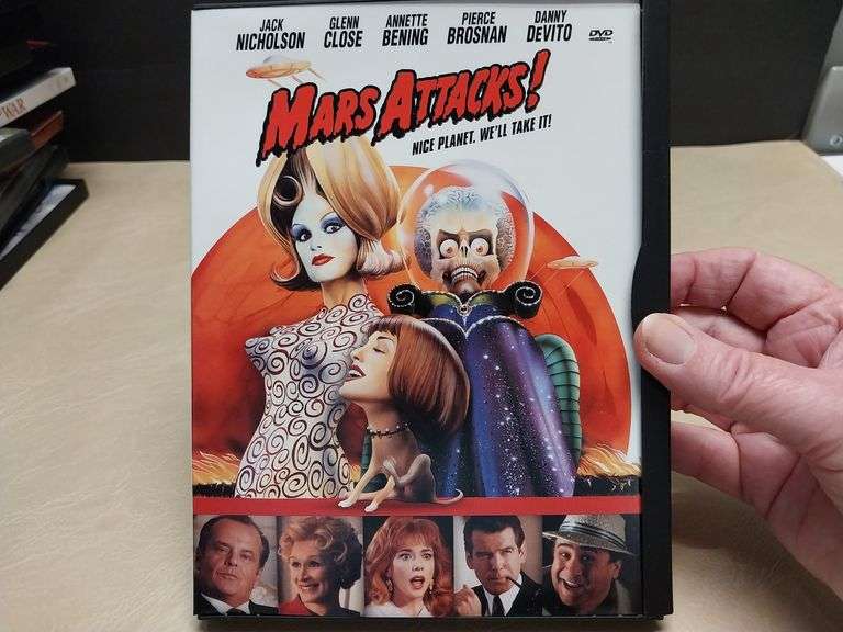 Mars Attacks! – Star-Studded Sci-Fi Comedy DVD